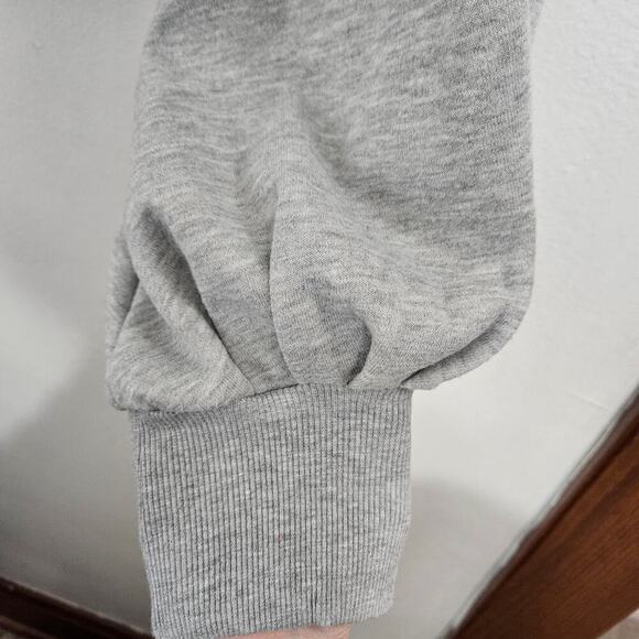 NWT! Cropped Off-the-Shoulder Grey Sweatshirt with Ballon Sleeves. Size M. - Picture 5 of 8